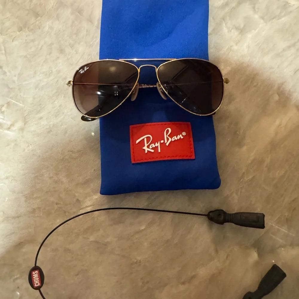 Youth Ray-Ban Gold Frame Aviator Sunglasses with Brown Lenses - Picture 8 of 8